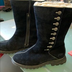 Black Ugg boots